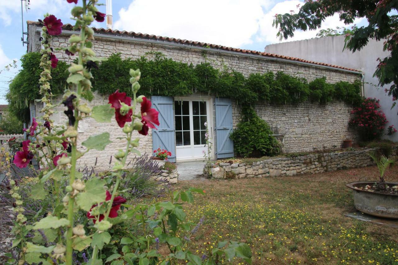 Maison D'Hotes Le Lavoir Fontaines  Esterno foto